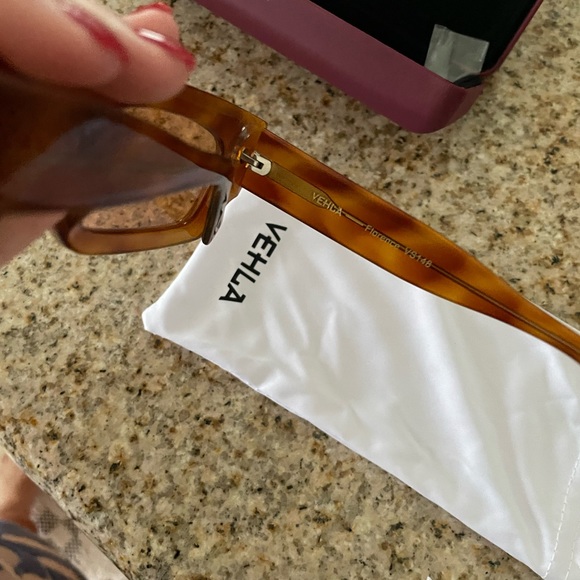 Unworn brown tortoise Vehla rectangular sunglasses - Picture 4 of 4